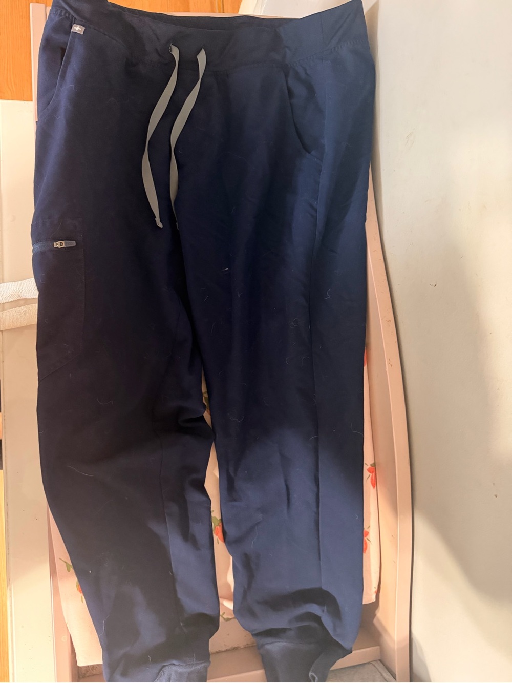 FIGS jogger scrubs - L